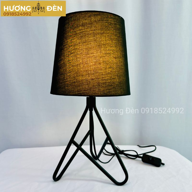 den-ban-chinh-hang-db13-den